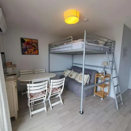 Rénové Avec Grande Terrasse Et Parking Privé - Fr-1-326-862 *